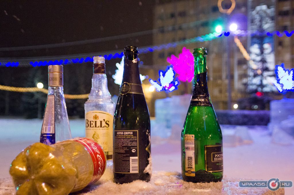 Комсомольская площадь после празднования Нового года 2013