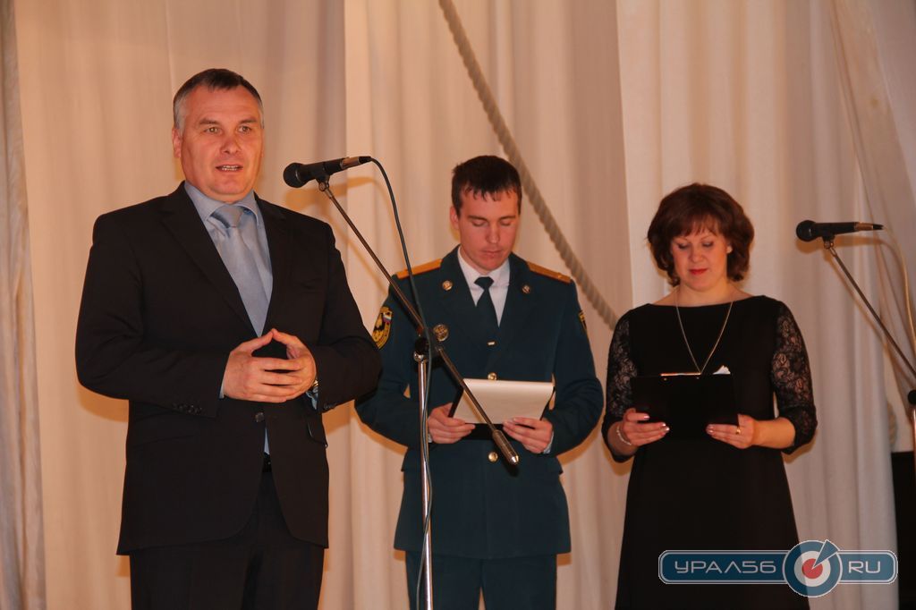 Первый заместитель главы Орска Василий Козупица поздравил орских пожарных