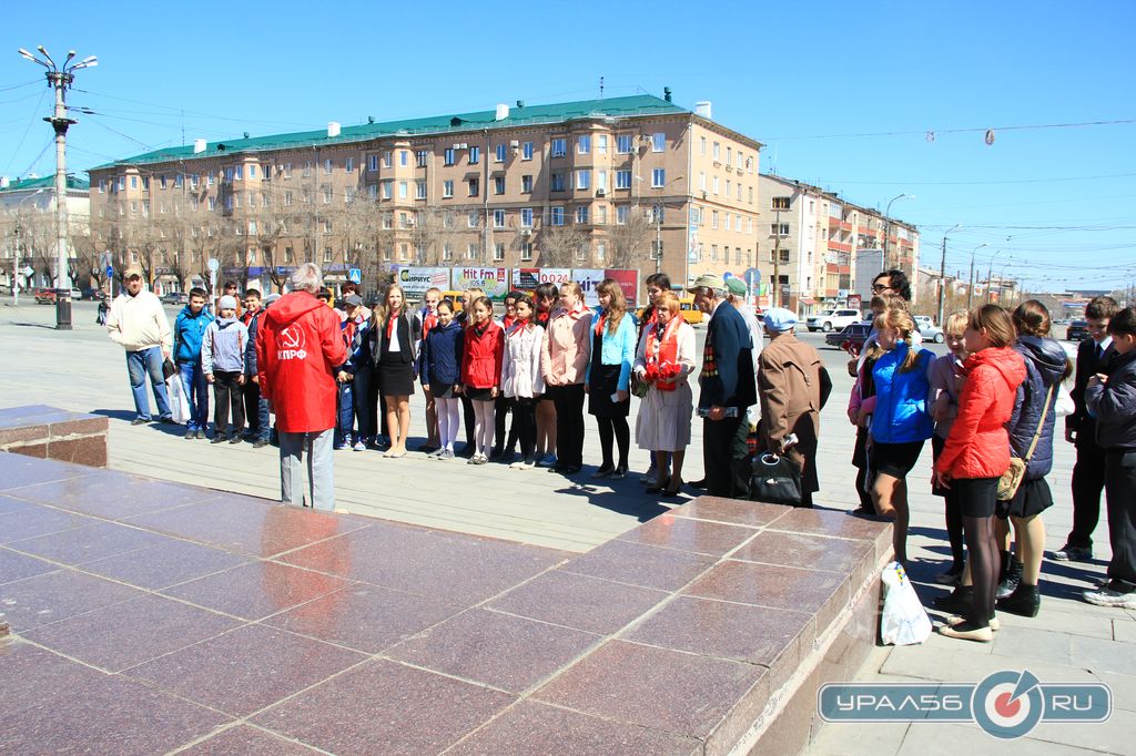 Коммунисты Оренбургской области праздную день рождения Ленина