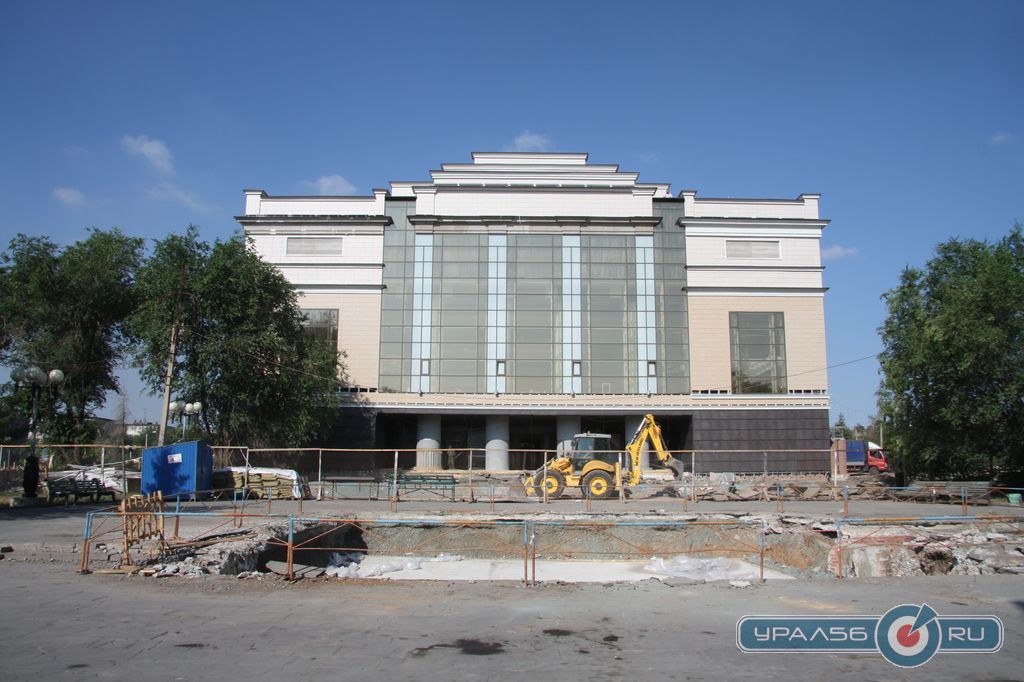 Строительство нового фонтана в центре Орска, июнь 2014
