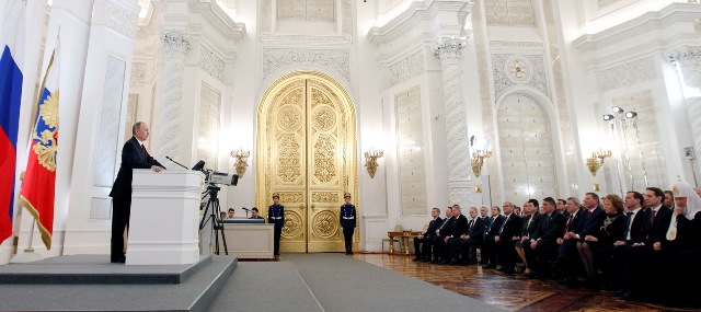 Глава государства Владимир Путин во время послания к Федеральному Собранию
