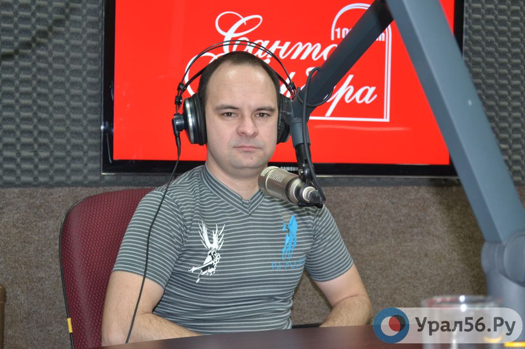 Руководитель клуба Велоорск Михаил Исаков в эфире шоу Санта-Барбара. Орск