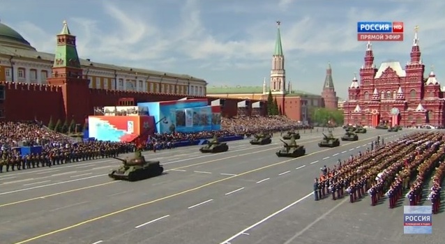 Танки Т-34 на Параде Победы в Москве