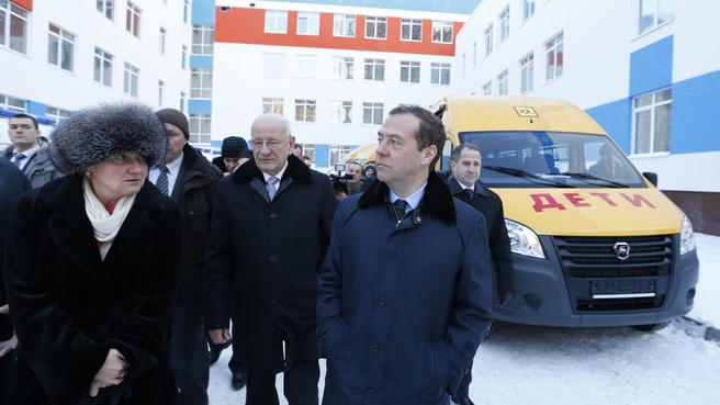 Д. Медведев посетил перинатальный центр в Оренбурге