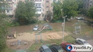 Улицы Орска затопило после сильного дождя