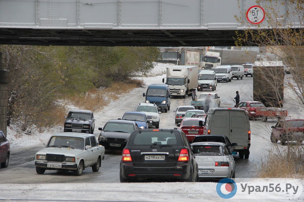 Автомобили в Орске (фото из архива)