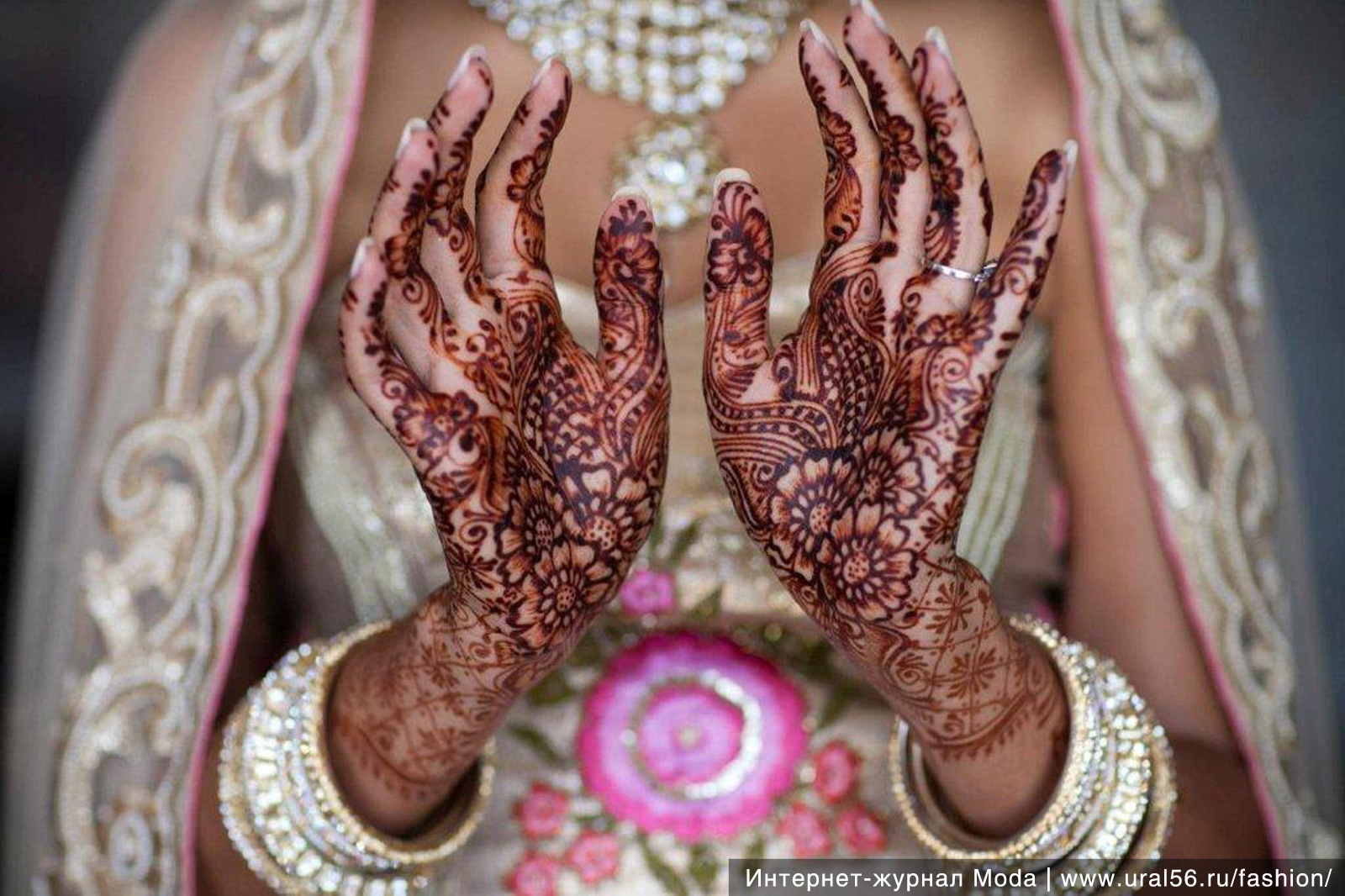 индийская рука. церемония мехенди в индии. мехенди в древней индии. индийская рука. руки индианки.