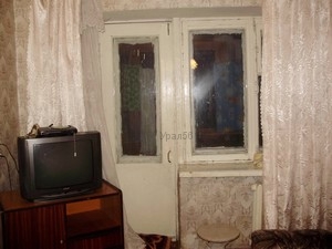 В Новотроицке ребёнка выбросили из окна