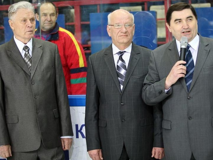 Во время чествования ветерана орского хоккея Виктора Юдина, Орск, 2010