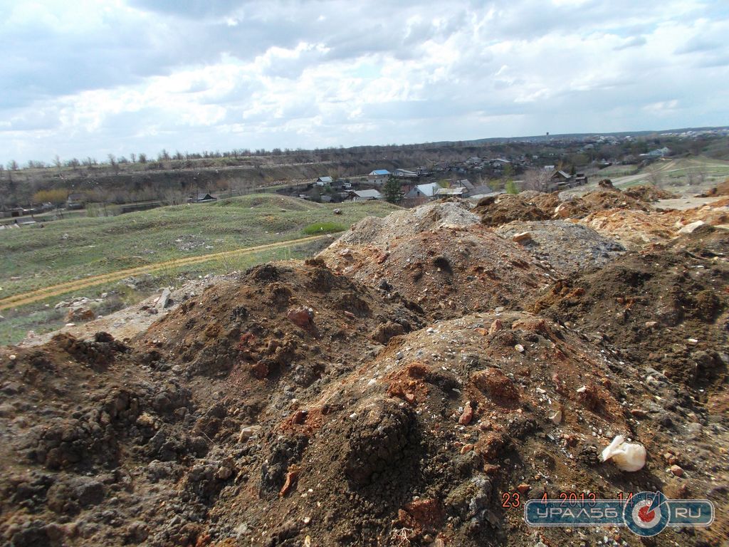 Промышленные отходы ЮУГПК рядом с поселоком Аккермановка  (3 мая 2013)