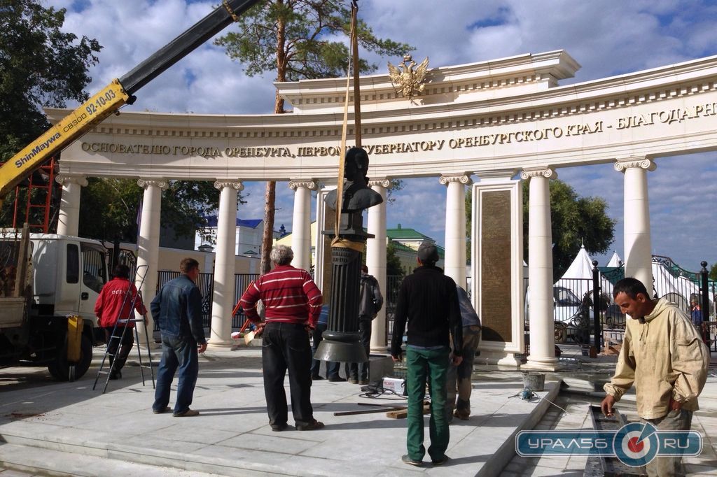 Памятник Ивану Неплюеву, Оренбург