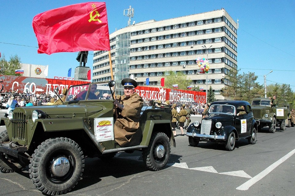 Юрий Бельков во время проведения Парада Победы, Оренбург