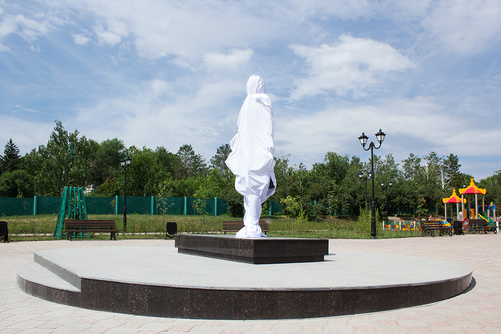 В Оренбурге установили памятник Петру I 