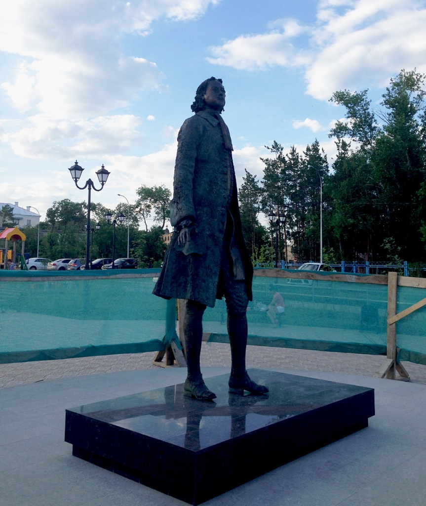 В Оренбурге установили памятник Петру I 