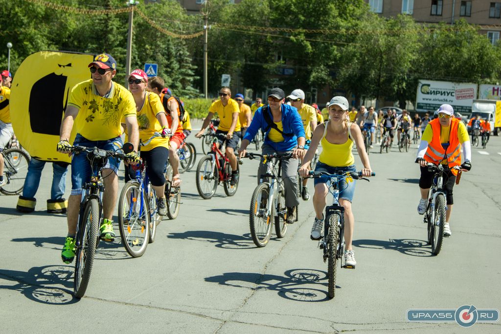 Участники акции Вело-Yellow Party. Орск