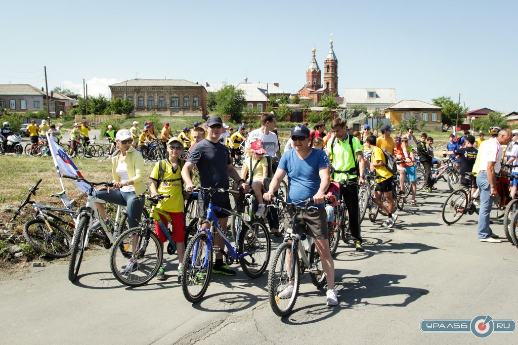Участники акции Вело-Yellow Party перед стартом. Орск