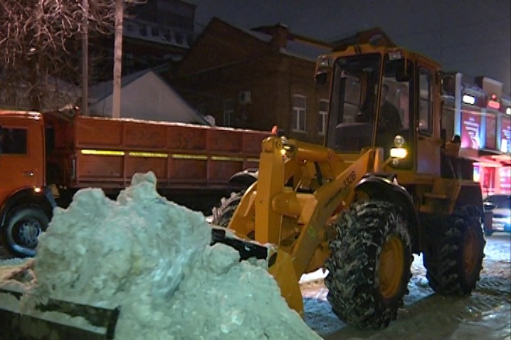 Уборка дорог в Оренбурге, январь 2015 года