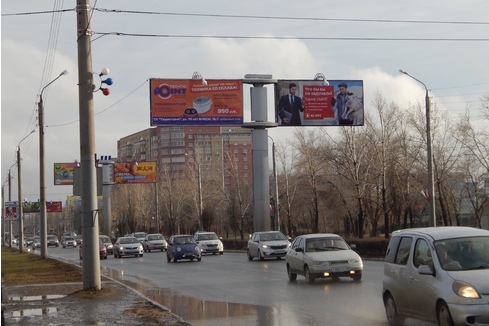 Рекламные щиты на улице Терешковой в Оренбурге 