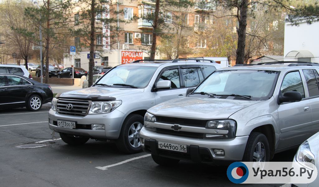 Служебные автомобили первых лиц администрации Орска (октябрь 2012)