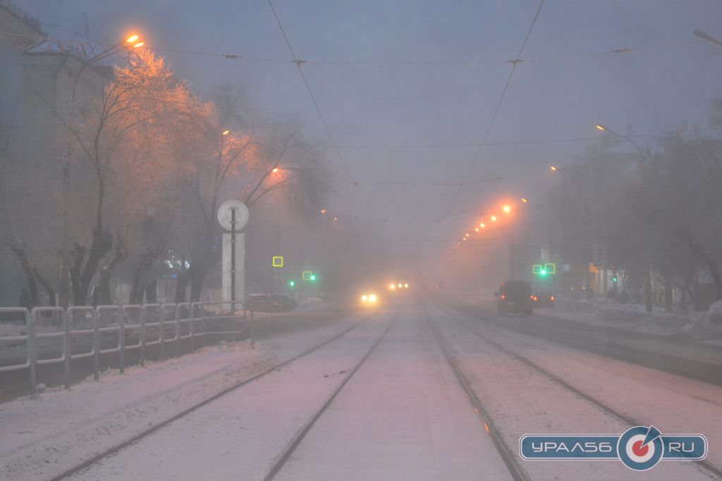 Орский проспект Ленина в тумане