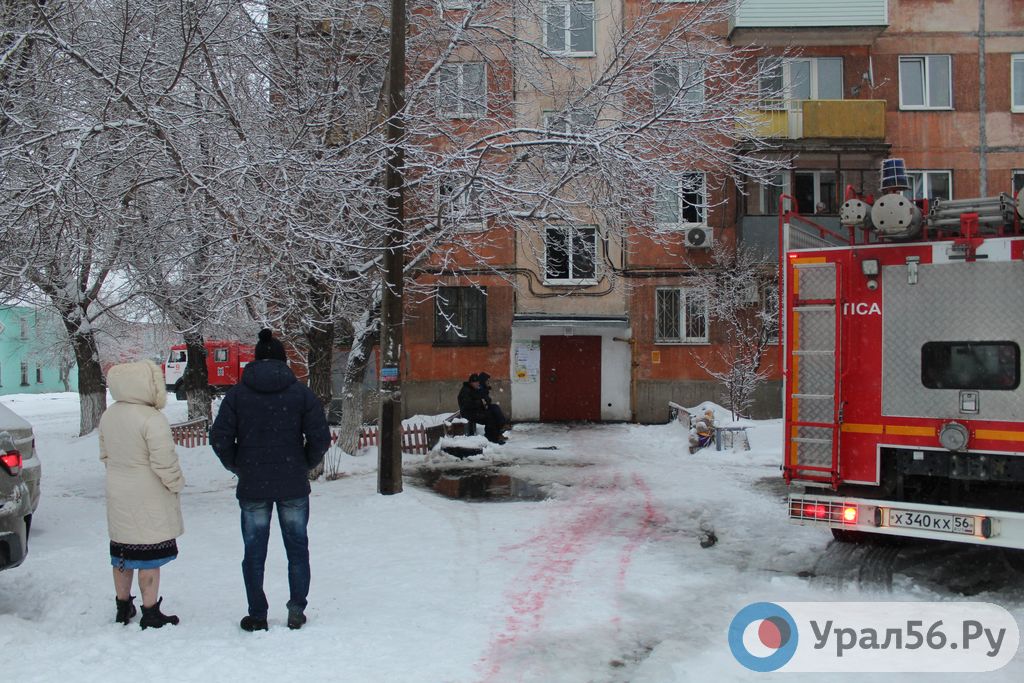 В центре Орска утром случился пожар