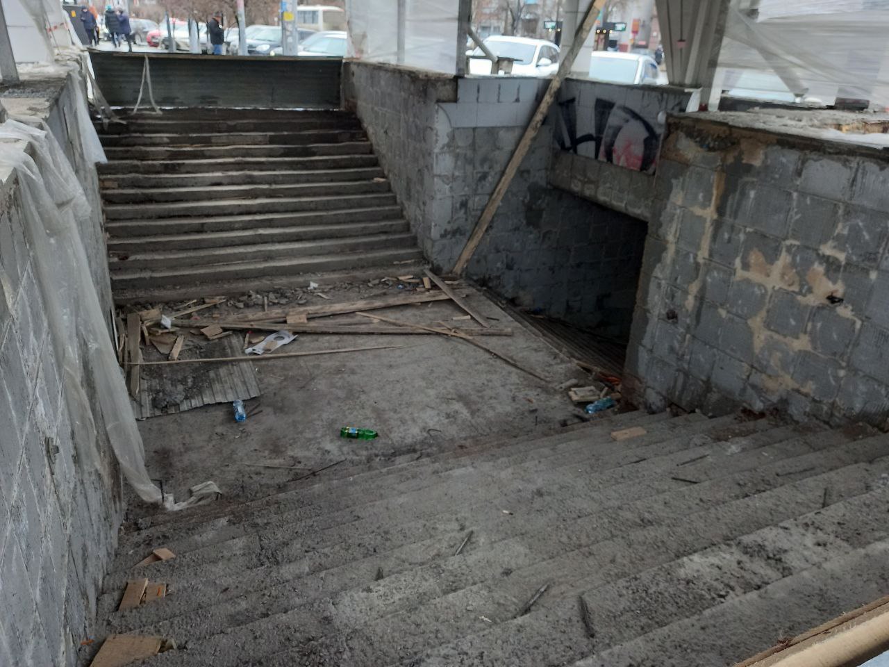 Ремонт затянется: Как сейчас выглядит переход около театра музкомедии в Оренбурге? 