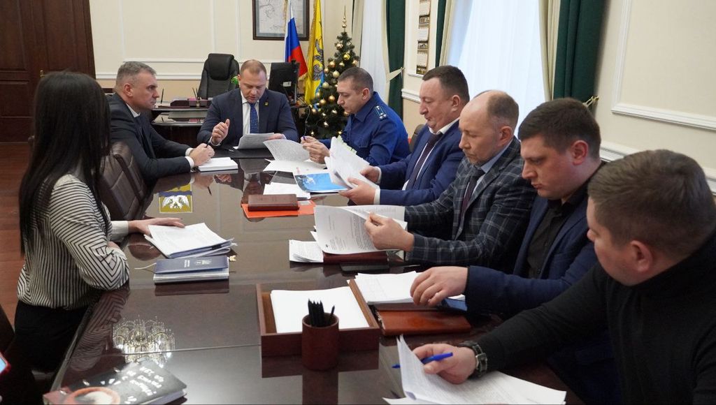 Глава Оренбурга с прокурором города Павлом Кучерявенко рассмотрел представление прокуратуры. Фото: ТГК Сергея Салмина