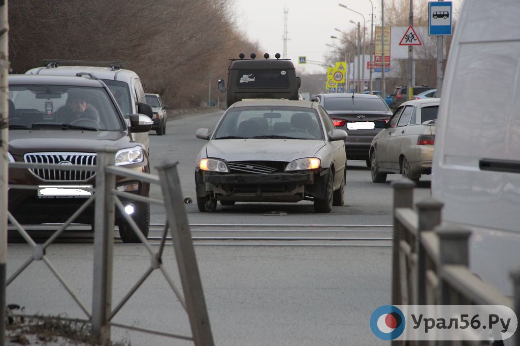 В Орске на трамвайных путях столкнулись Daewoo и Kia