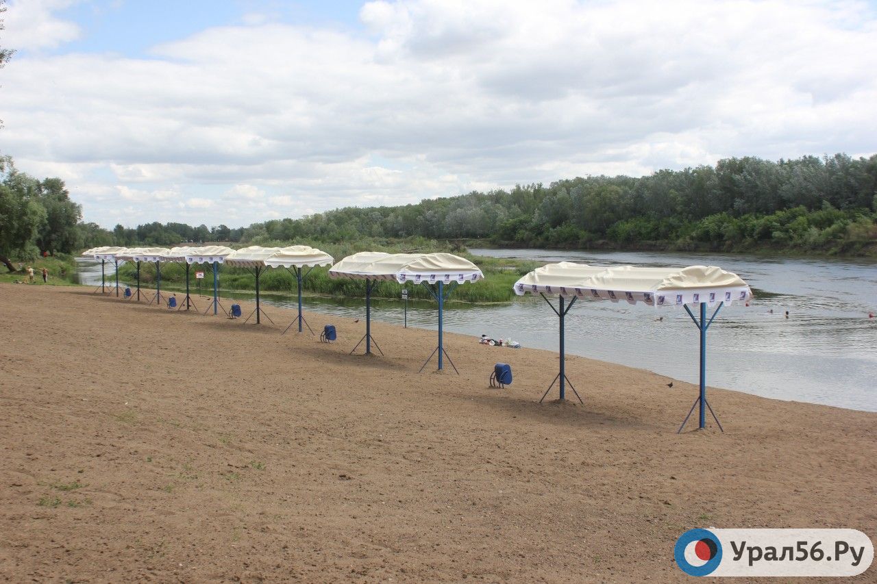 Пляж в районе Марсового поля, река Урал, Оренбург