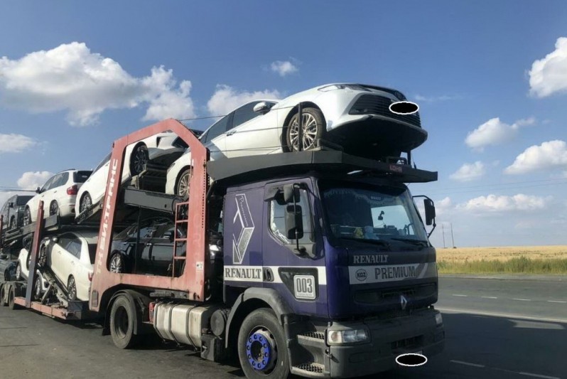 Автовоз с угнанными автомобилями. Фото: УМВД России по Оренбургской области