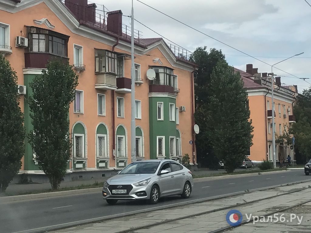 Отремонтированные фасады домов Новотроицка, лето 2025 года