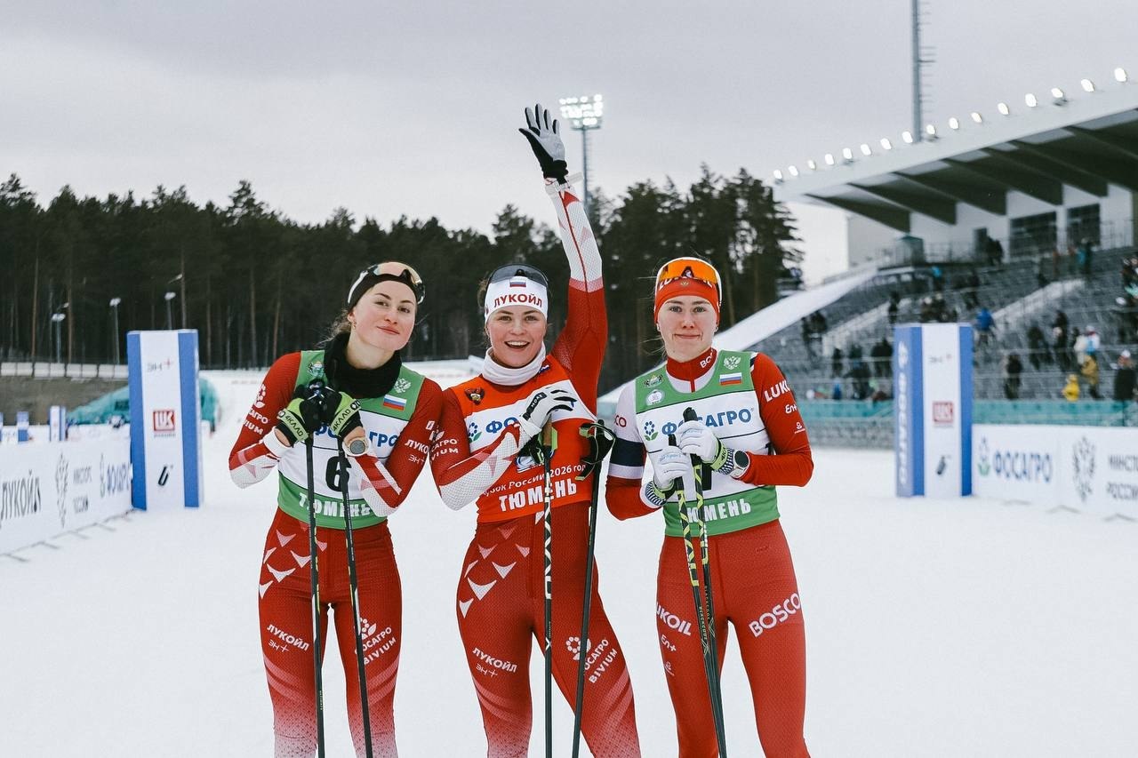 Екатерина Евтягина на фото справа, администрация Кувандыкского округа