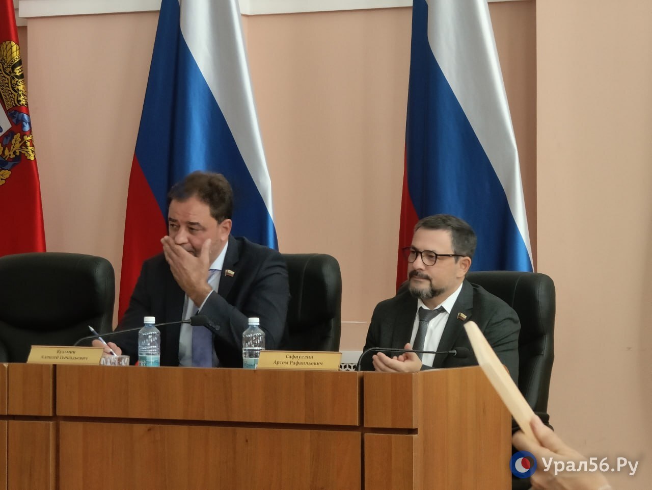 Артем Сафиуллин пришел на заседание горсовета 