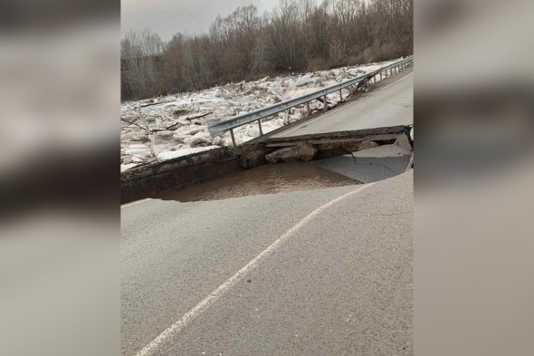 В Бузулуке из-за паводка обрушился мост через реку Самара