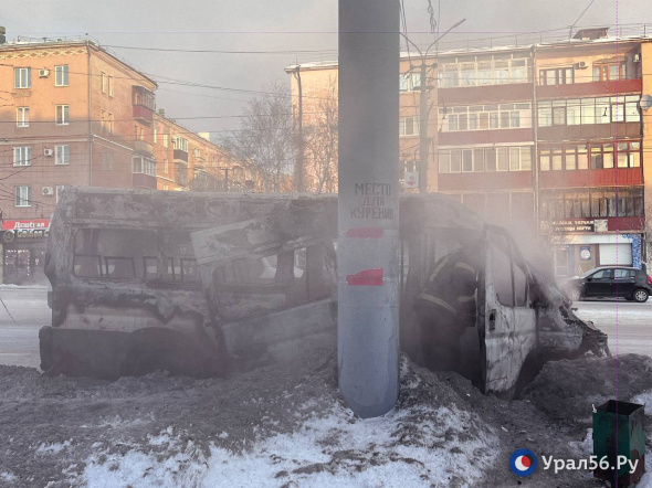 В Орске сгорела пассажирская ГАЗель, люди успели выбежать из салона