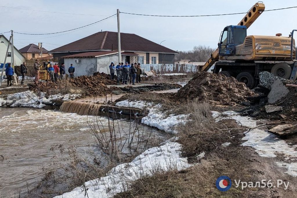 Перекопанная дорога на улице Большая Кольцевая
