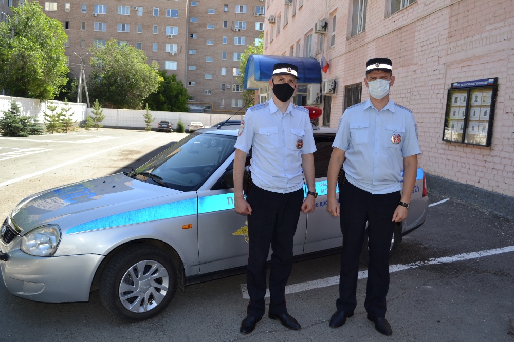  Лейтенанты полиции Валентин Рыбалко и Виталий Василенко. Фото УМВД России по Оренбургской области 