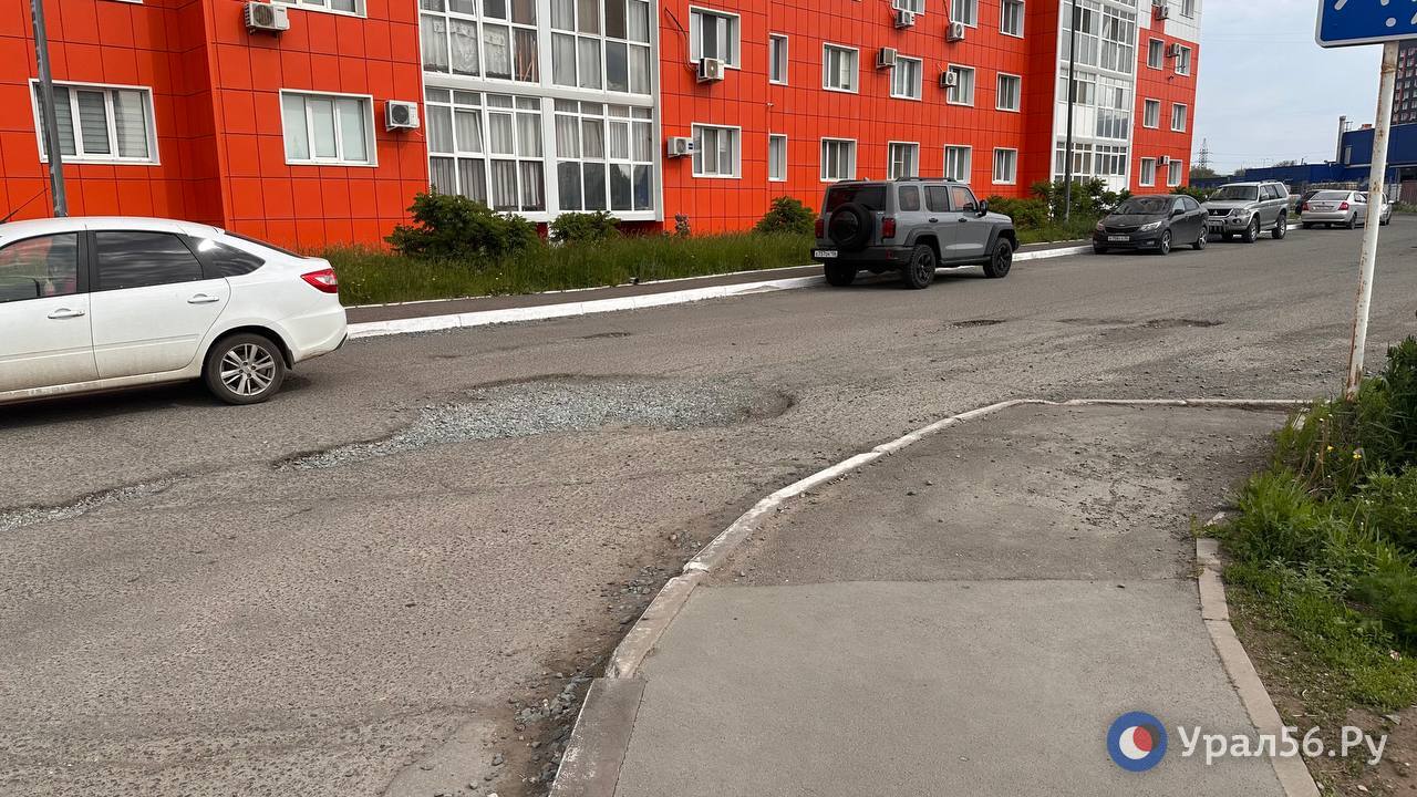 Яма на дороге. Фото из архива