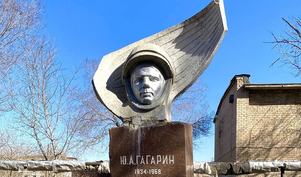 Бюст Юрия Гагарина. Фото: Заксоб Оренбургской области