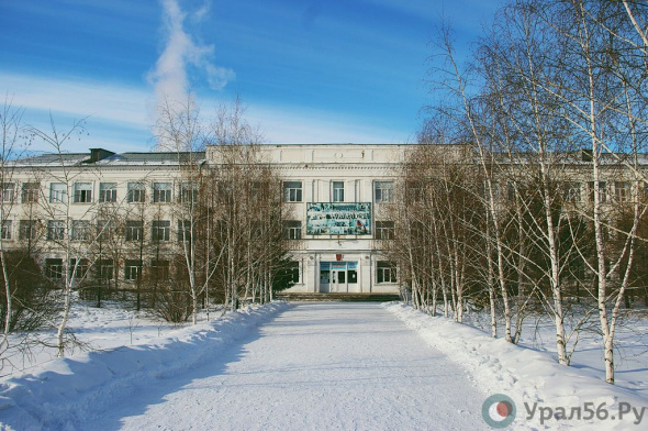 Протекающую крышу школы № 49 Орска собираются отремонтировать до 1 сентября за 5 млн рублей