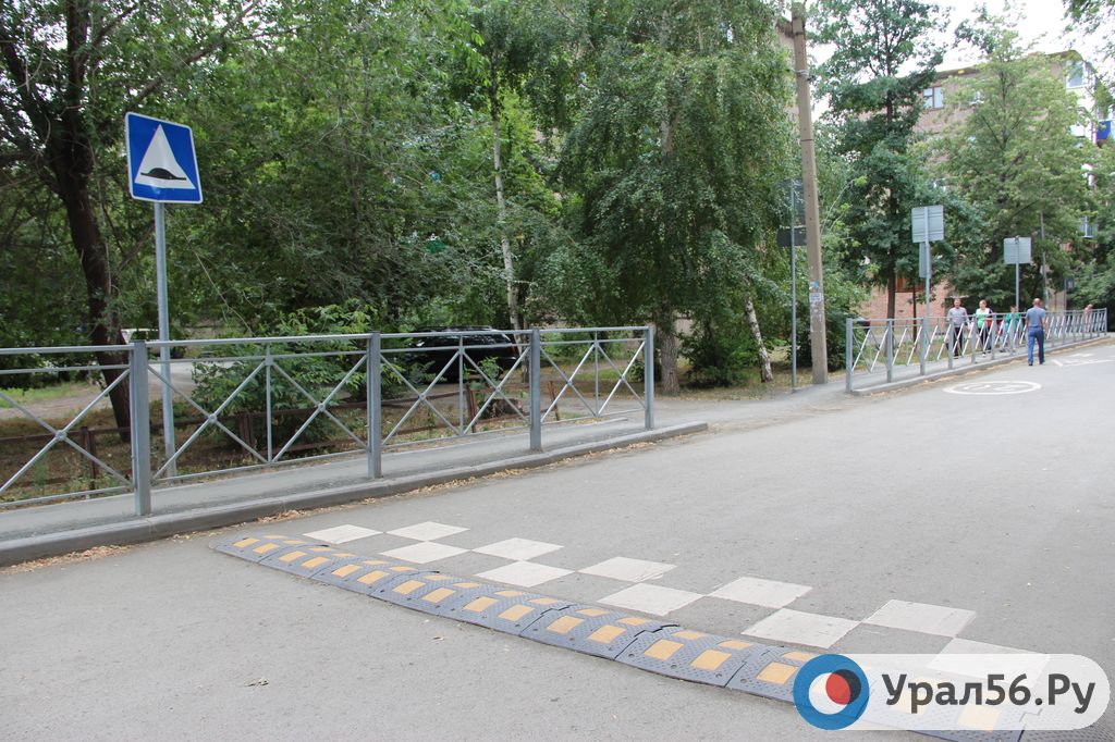 Обычные пешеходные ограждения