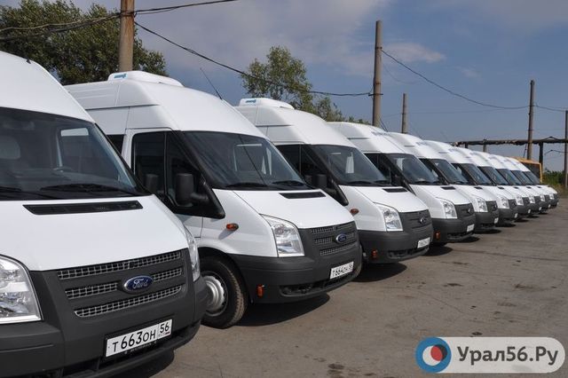 Новые автобусы Ford купленные в 2012 году, фото из архива