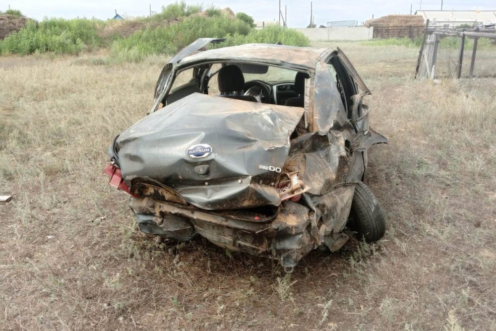 Datsun после аварии, фото: УМВД России по Оренбургской области