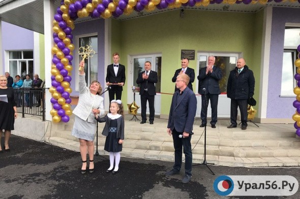 Открытие школы №31 в Орске: эмоциональное выступление директора (видео)