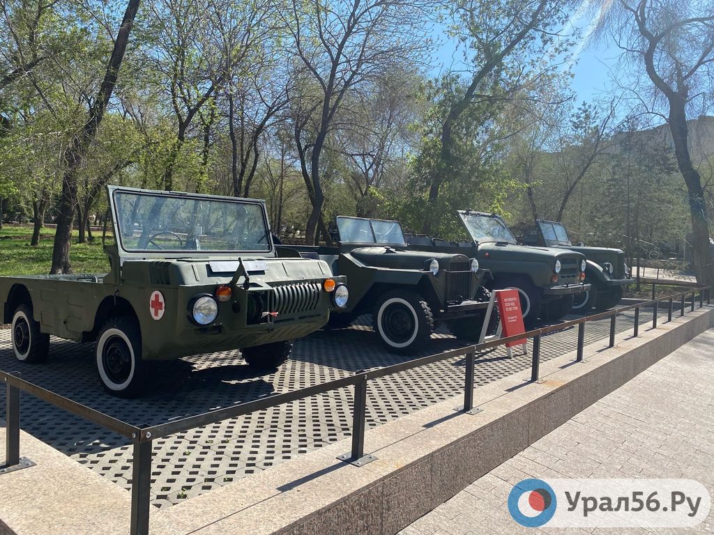 Большинство экспонатов пришлось оградить, так как оренбуржцы очень часто ломают технику