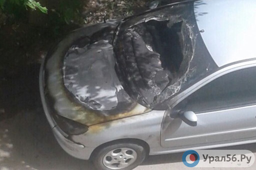 Около 7 утра 17 июня в Орске загорелась иномарка