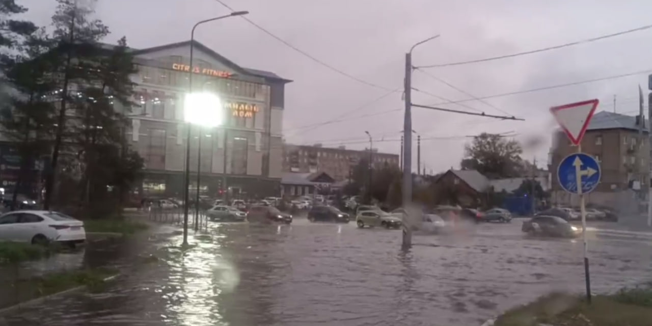 Затопленная ул. Чичерина в Оренбурге, 7 октября