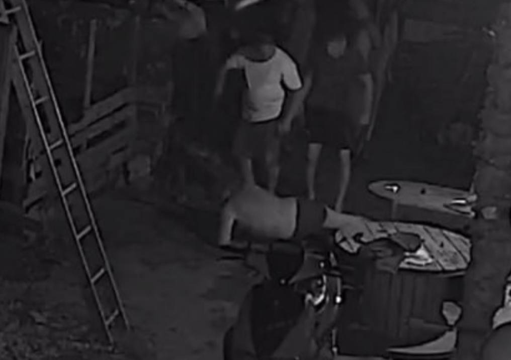 Кадр из видео с избиением. Источник: тгк Георгия Магдаш