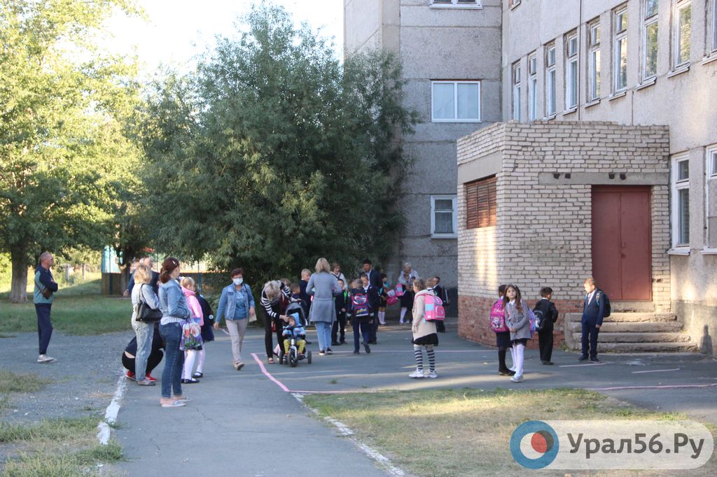 Во дворе одной из школ Оренбургской области. Фото из архива