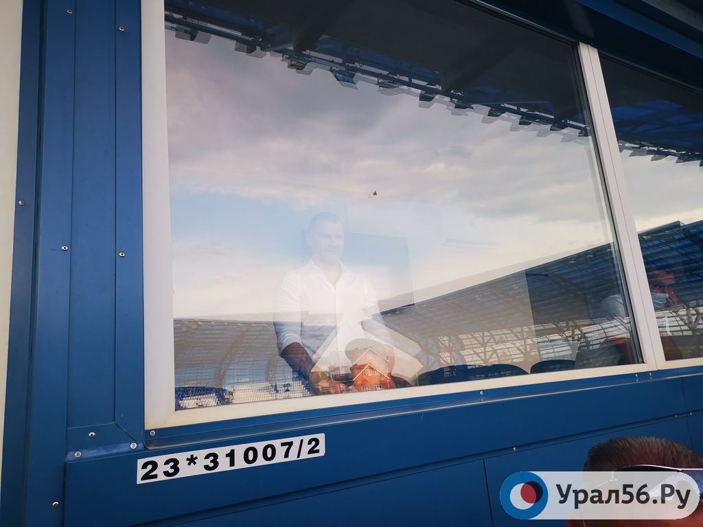 На матче ФК «Оренбург» - ФК «Волгарь» за газовиков сегодня болеет экс-прокурор города Андрей Жугин